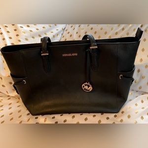 Michael Kors Voyager Medium Crossgrain Leather Tote Bag